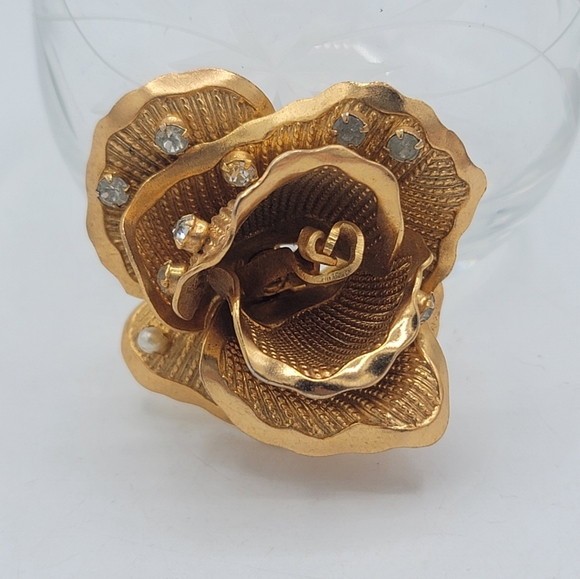 3D Rose Brooch Gold tone w/ Rhinestones & Faux Pearls Midcentury Vintage - Picture 12 of 12